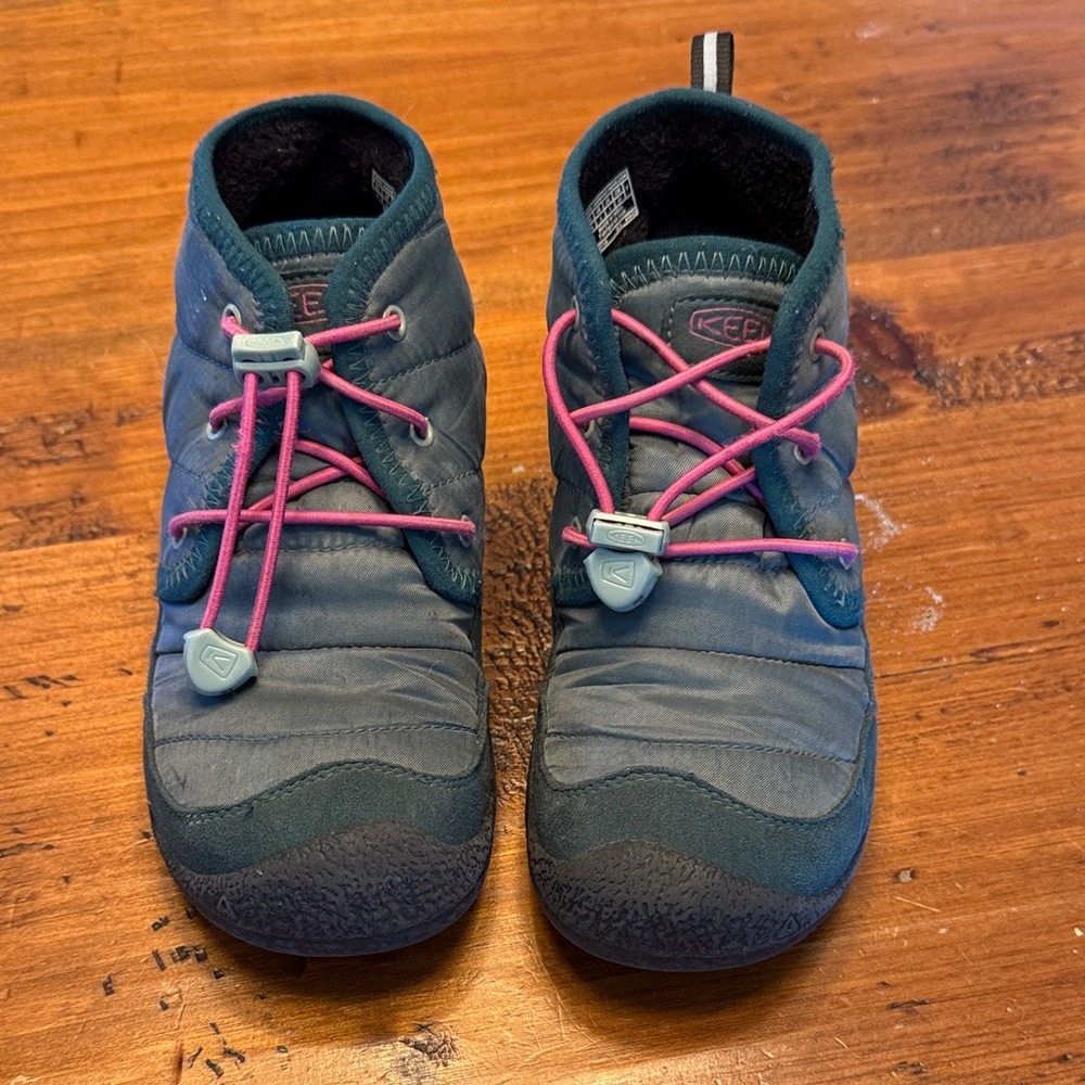 Keen Kids Sneakers - Teal with Pink Laces